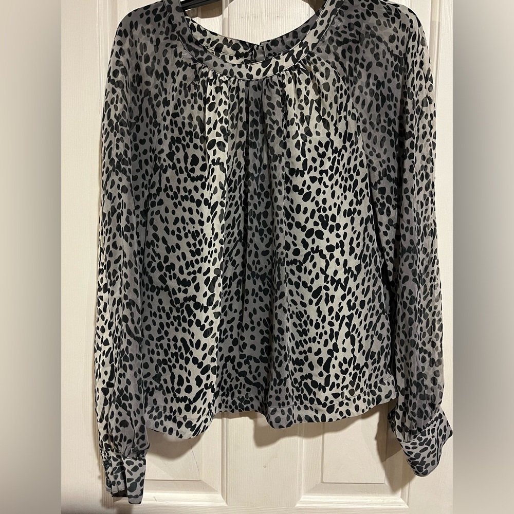 Jennifer Lopez Stylish Black and White Women's Top